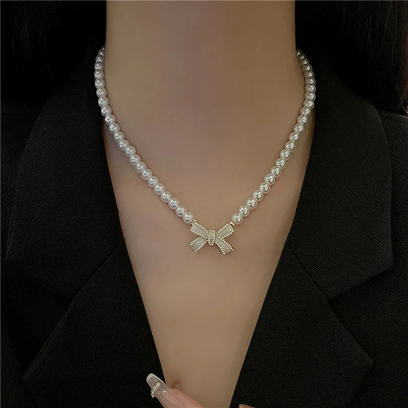 Bow Pendant Pearl Necklace