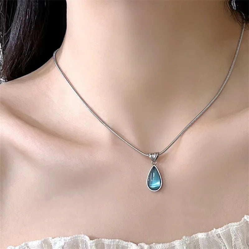 Simple Round Gem Pendant Necklace