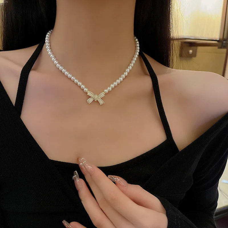 Bow Pendant Pearl Necklace